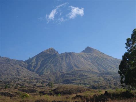 Gunung bukit raya kalimantan tengah  Gunung Bukit Raya menjadi gunung tertinggi di Kalimantan yang mencapai ketinggian 2